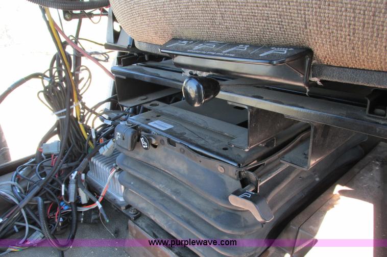 image for item E5188 2005 Ag-Chem RoGator 1064 self-propelled sprayer