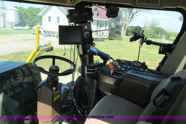 image for item E5188 2005 Ag-Chem RoGator 1064 self-propelled sprayer