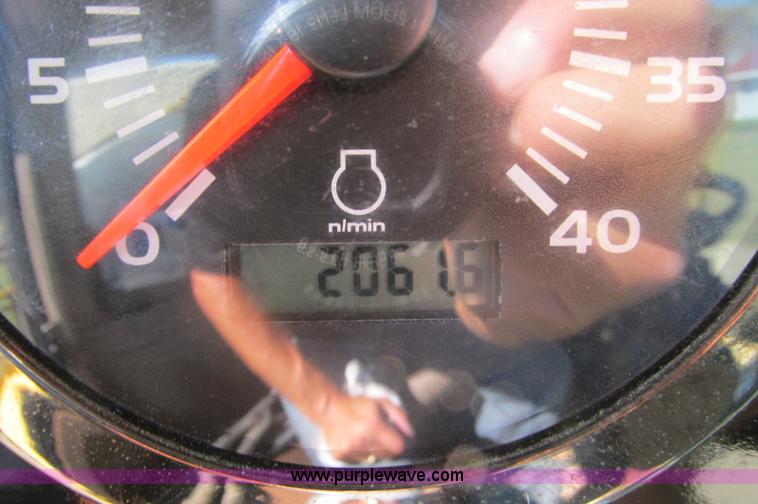 image for item E5188 2005 Ag-Chem RoGator 1064 self-propelled sprayer