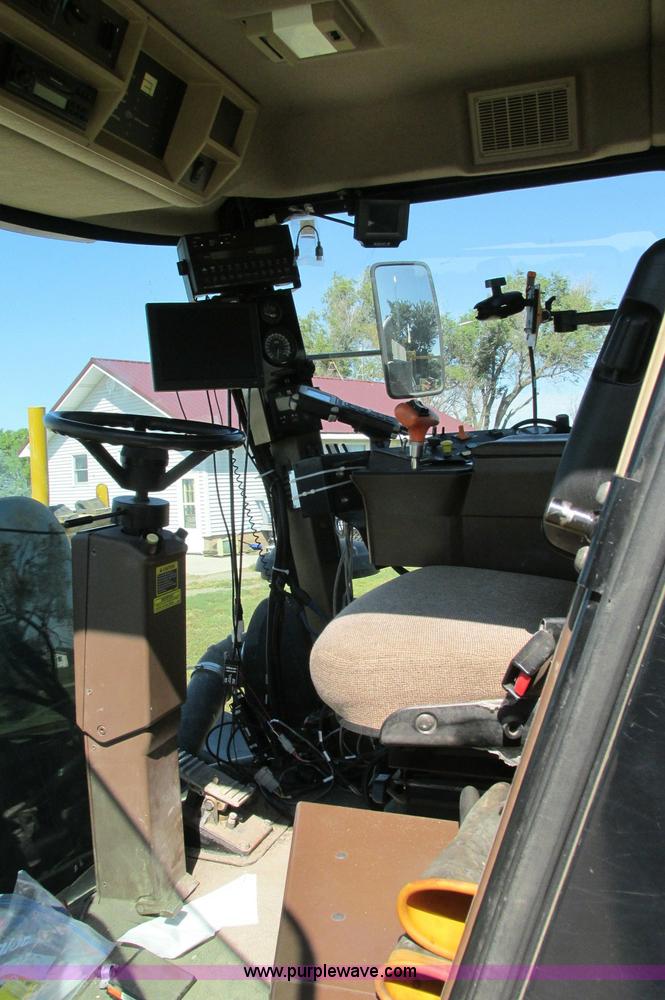 image for item E5188 2005 Ag-Chem RoGator 1064 self-propelled sprayer