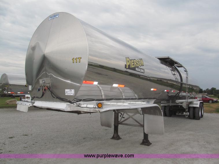 image for item F7110 1986 STE stainless steel tanker trailer