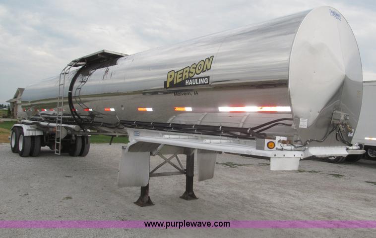image for item F7110 1986 STE stainless steel tanker trailer