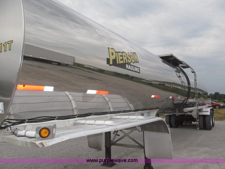 image for item F7110 1986 STE stainless steel tanker trailer