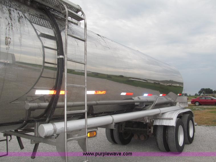 image for item F7110 1986 STE stainless steel tanker trailer