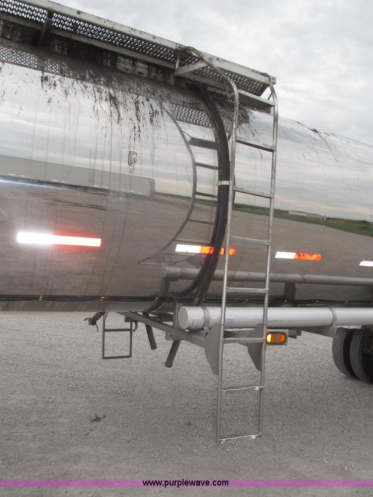 image for item F7110 1986 STE stainless steel tanker trailer
