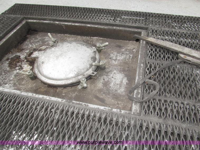 image for item F7110 1986 STE stainless steel tanker trailer