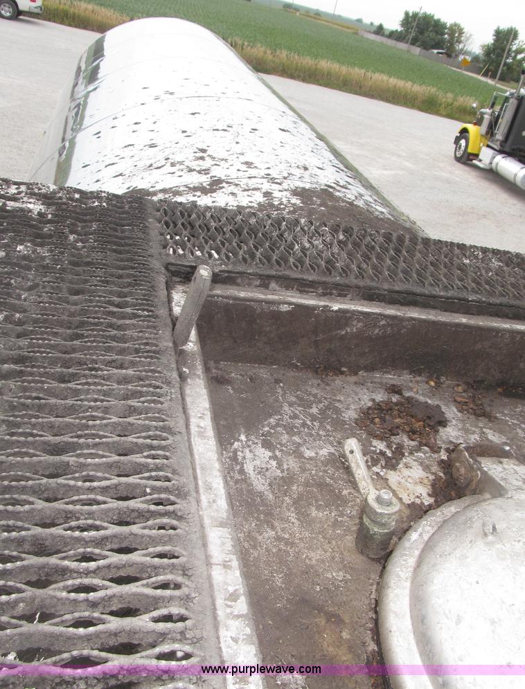 image for item F7110 1986 STE stainless steel tanker trailer