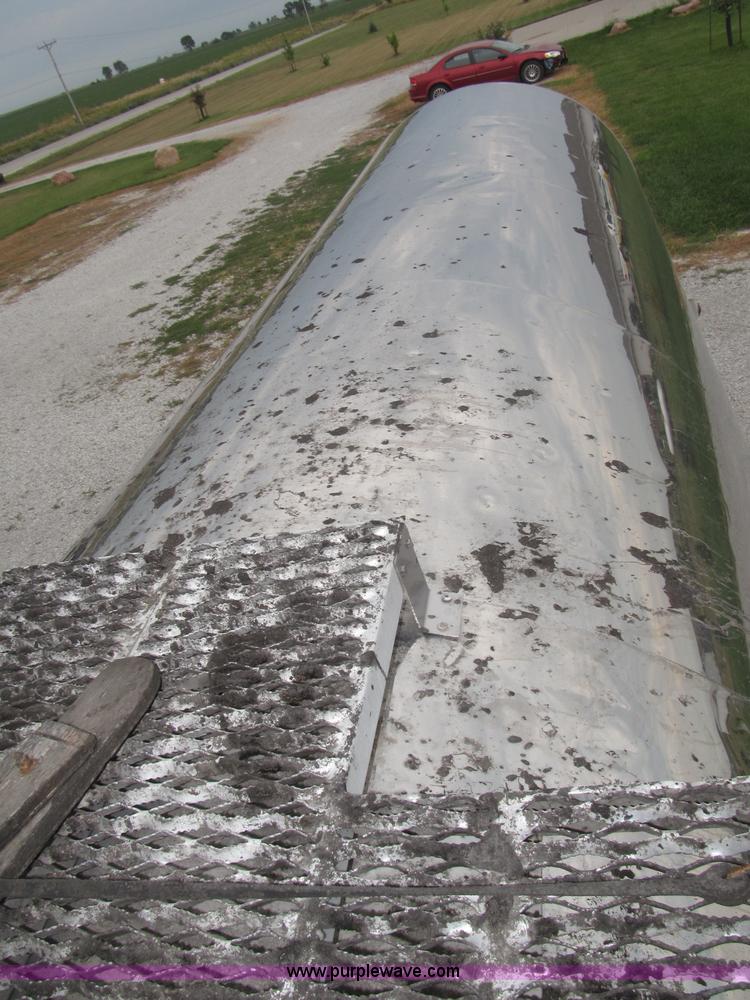 image for item F7110 1986 STE stainless steel tanker trailer