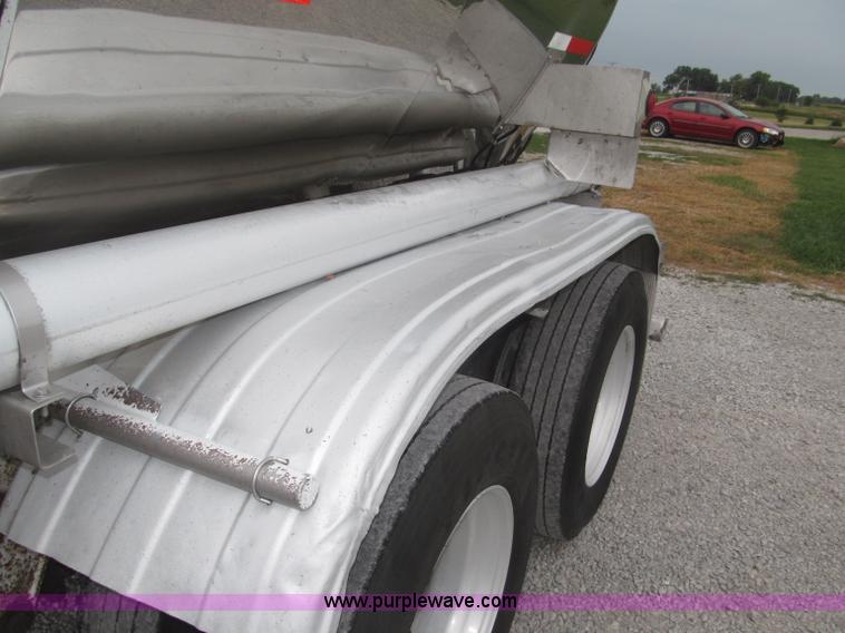 image for item F7110 1986 STE stainless steel tanker trailer