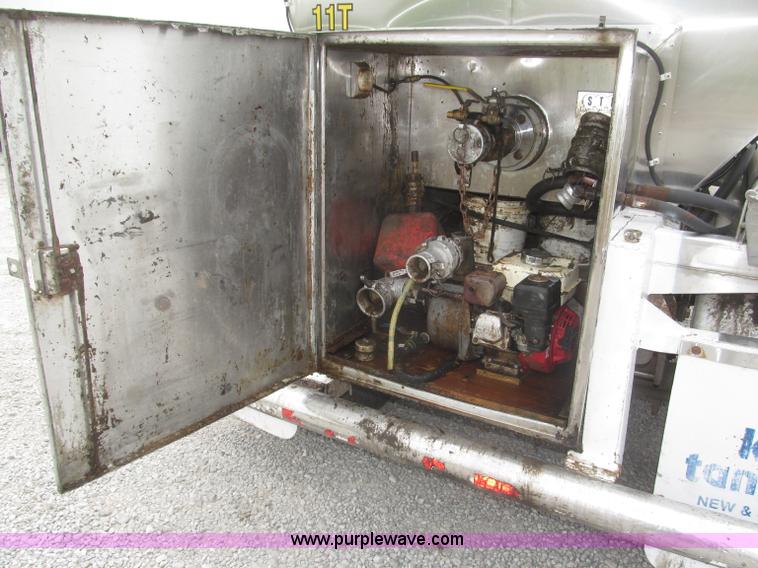 image for item F7110 1986 STE stainless steel tanker trailer