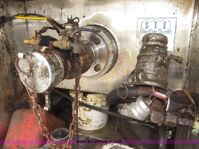 image for item F7110 1986 STE stainless steel tanker trailer