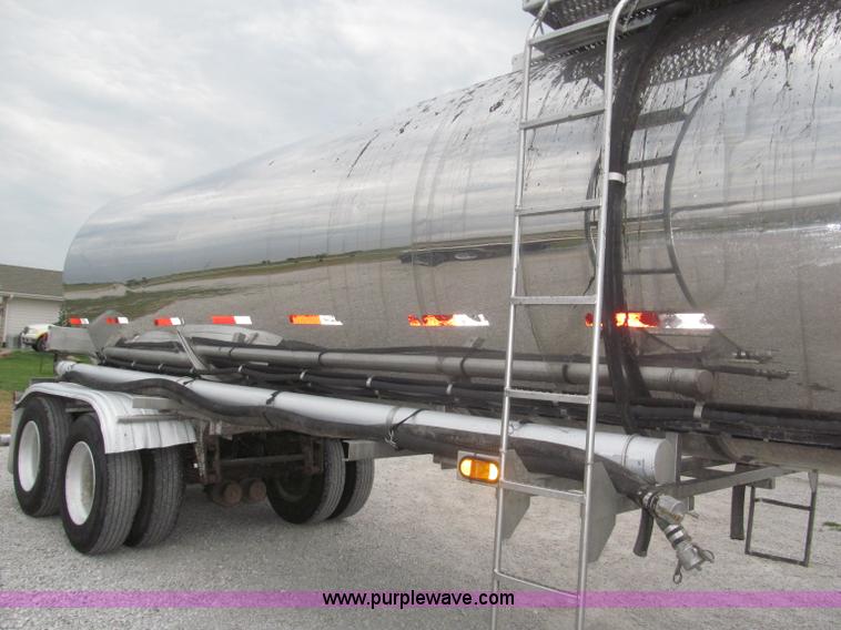 image for item F7110 1986 STE stainless steel tanker trailer