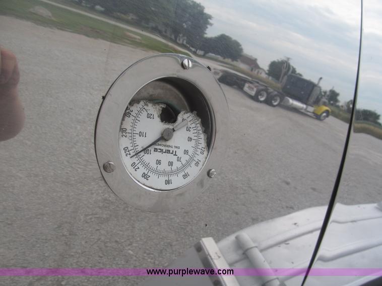 image for item F7110 1986 STE stainless steel tanker trailer