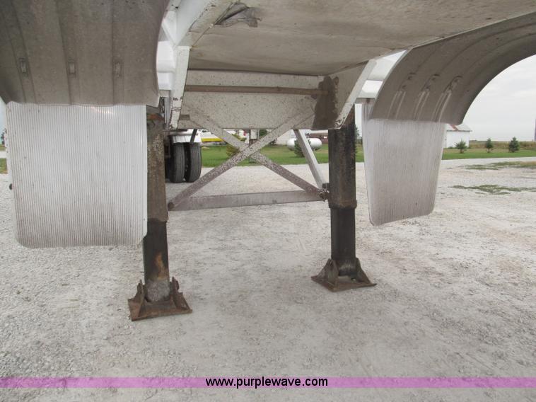 image for item F7110 1986 STE stainless steel tanker trailer