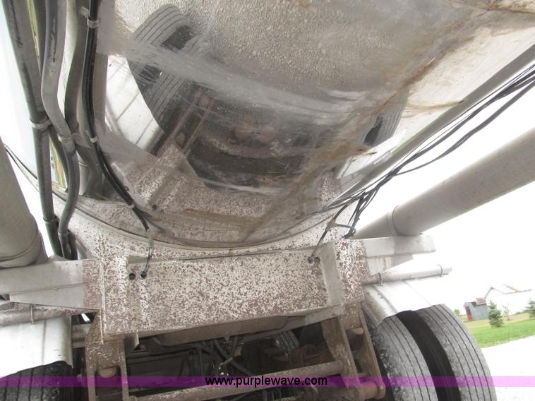 image for item F7110 1986 STE stainless steel tanker trailer