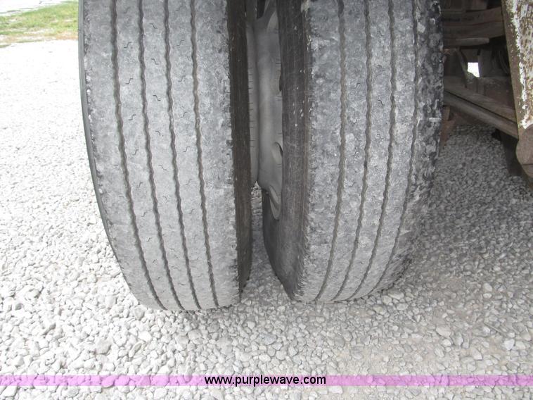 image for item F7110 1986 STE stainless steel tanker trailer