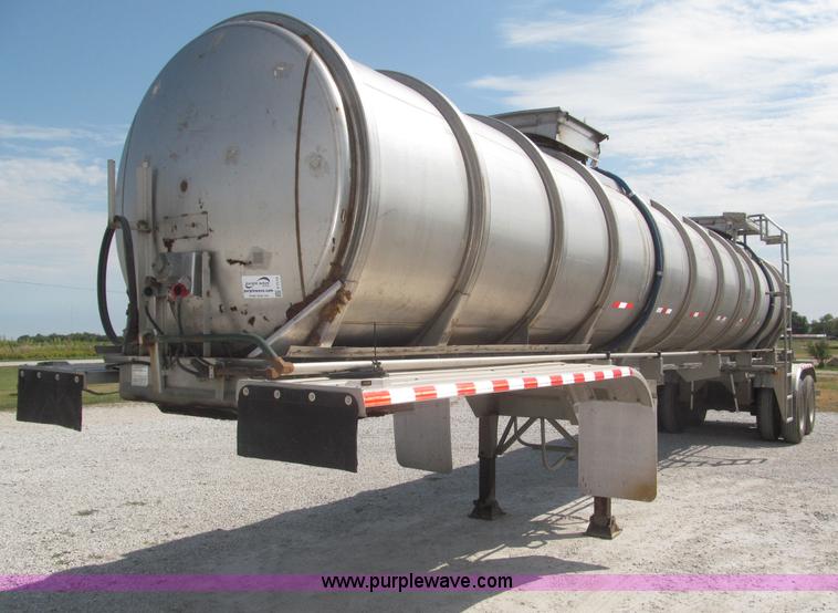 image for item F7113 1992 Walker stainless steel tanker trailer