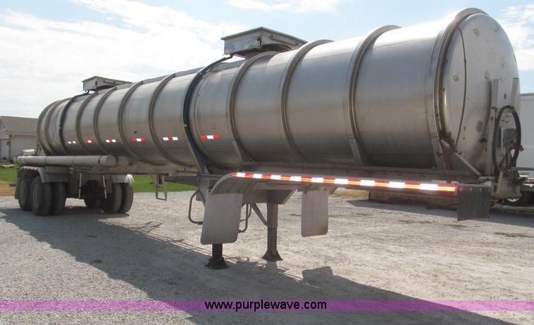 image for item F7113 1992 Walker stainless steel tanker trailer