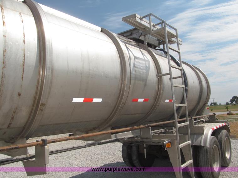 image for item F7113 1992 Walker stainless steel tanker trailer