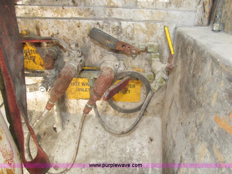 image for item F7113 1992 Walker stainless steel tanker trailer