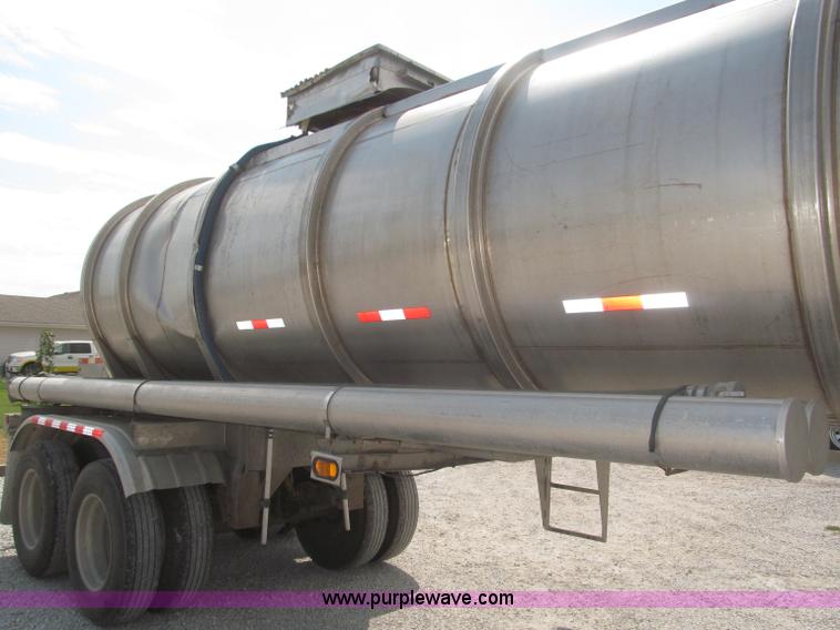 image for item F7113 1992 Walker stainless steel tanker trailer