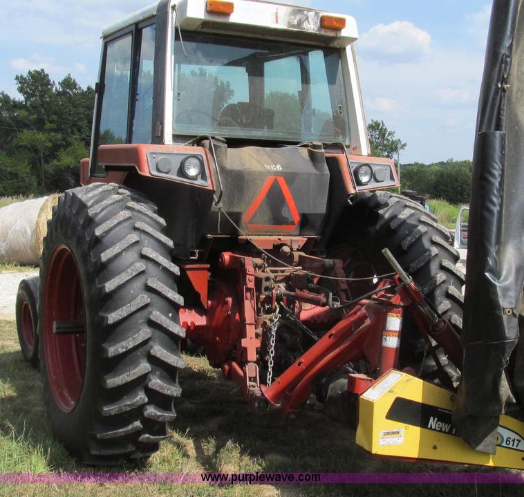 image for item G2088 1976 International 986 tractor