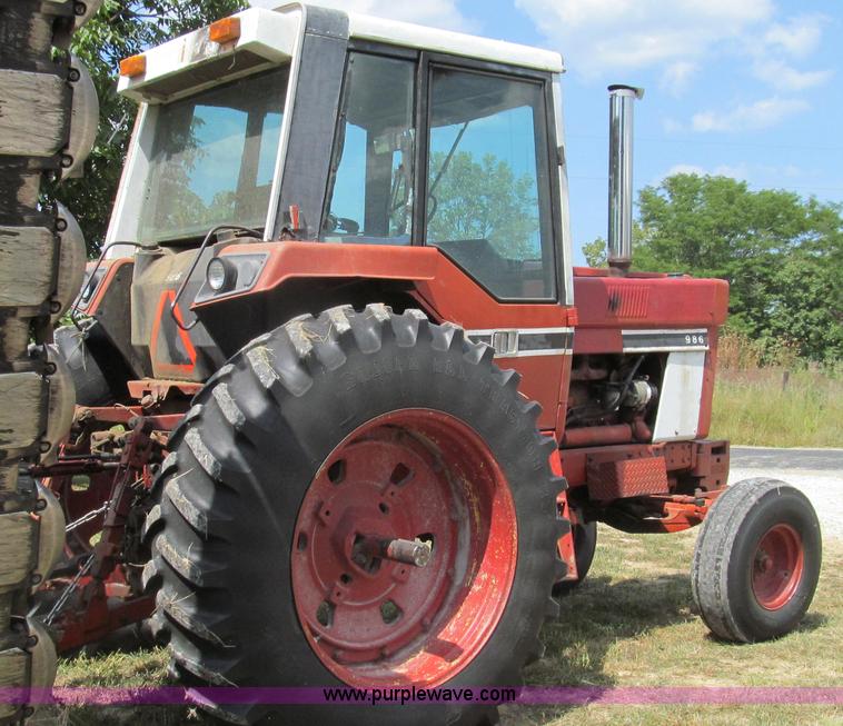image for item G2088 1976 International 986 tractor