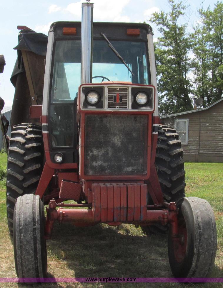 image for item G2088 1976 International 986 tractor
