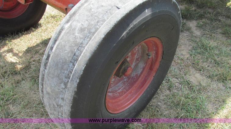 image for item G2088 1976 International 986 tractor