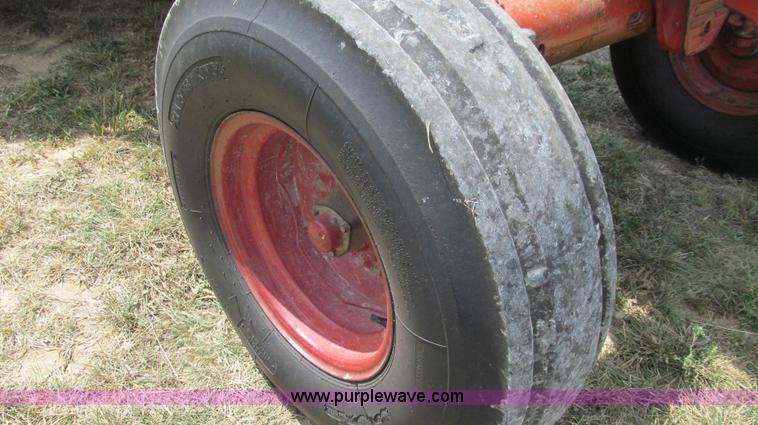 image for item G2088 1976 International 986 tractor