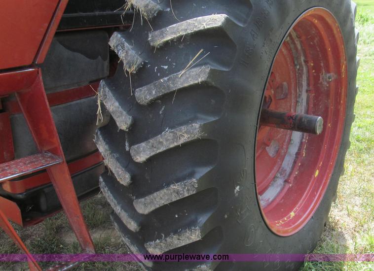 image for item G2088 1976 International 986 tractor