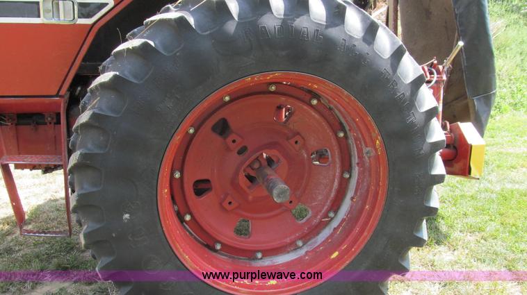 image for item G2088 1976 International 986 tractor