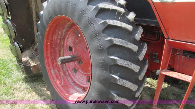 image for item G2088 1976 International 986 tractor