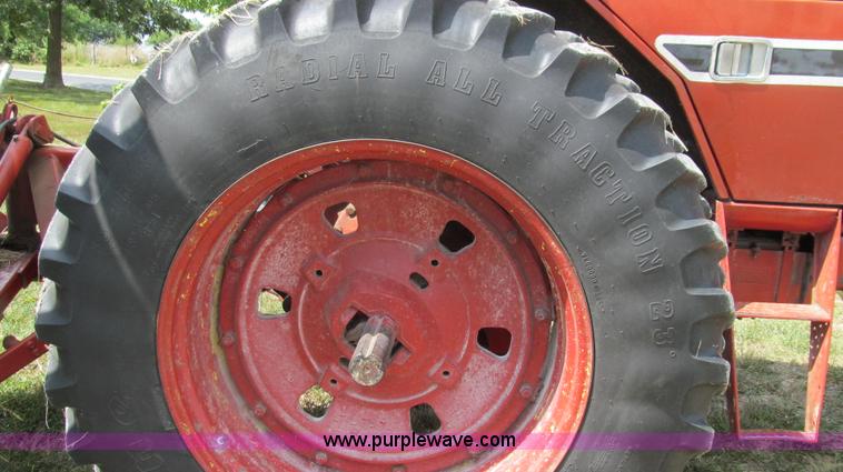 image for item G2088 1976 International 986 tractor