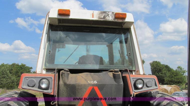 image for item G2088 1976 International 986 tractor