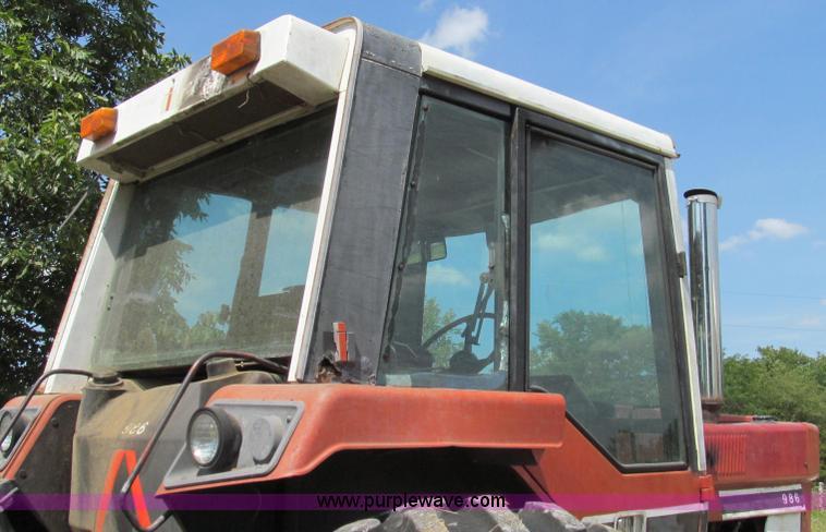 image for item G2088 1976 International 986 tractor