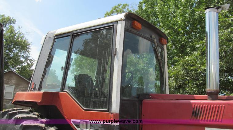 image for item G2088 1976 International 986 tractor