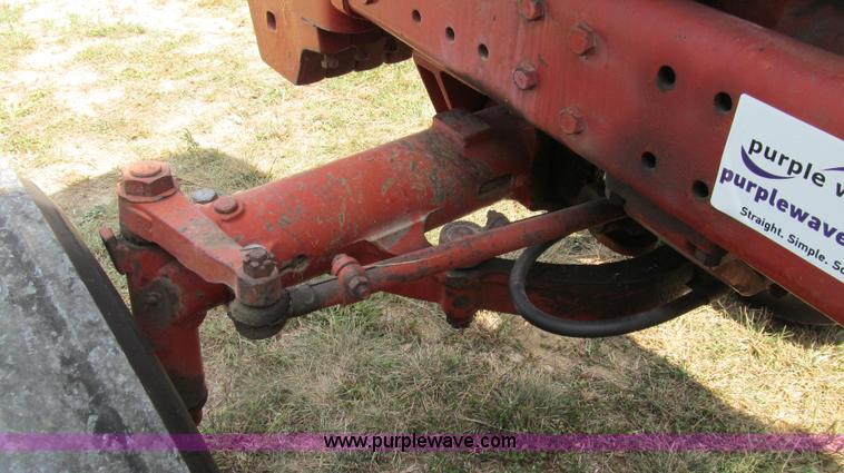 image for item G2088 1976 International 986 tractor