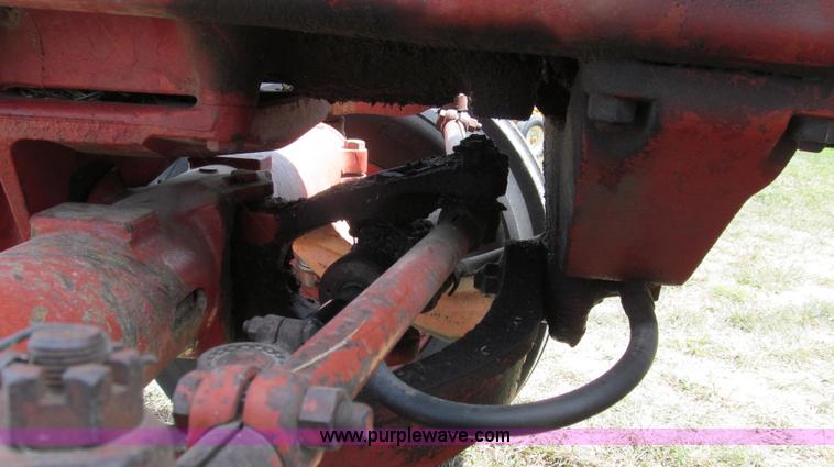 image for item G2088 1976 International 986 tractor