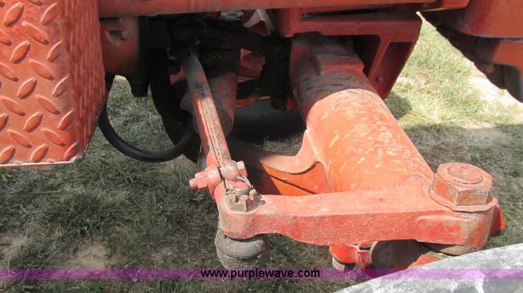 image for item G2088 1976 International 986 tractor