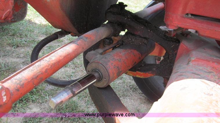 image for item G2088 1976 International 986 tractor