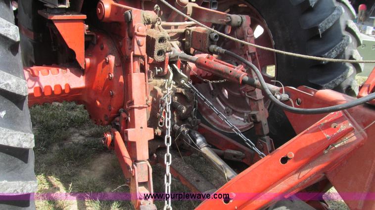 image for item G2088 1976 International 986 tractor