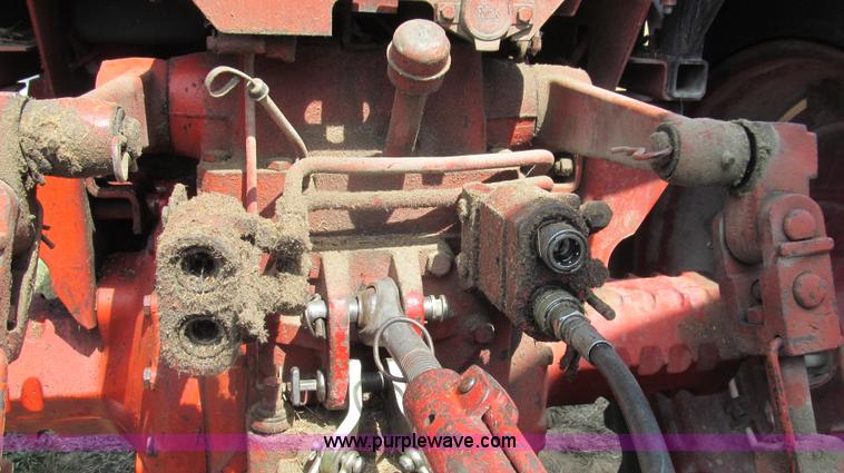 image for item G2088 1976 International 986 tractor