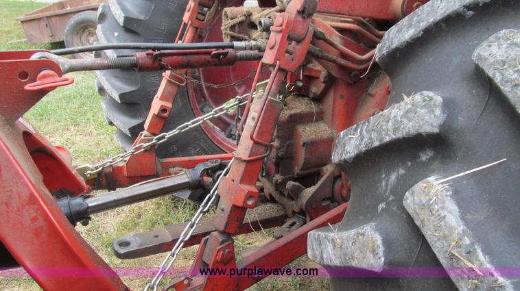 image for item G2088 1976 International 986 tractor