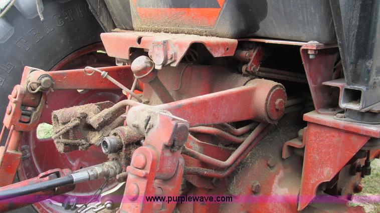 image for item G2088 1976 International 986 tractor