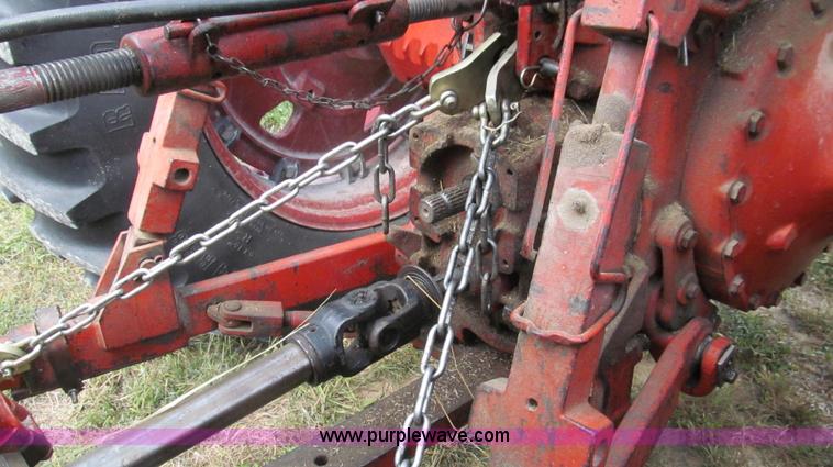 image for item G2088 1976 International 986 tractor