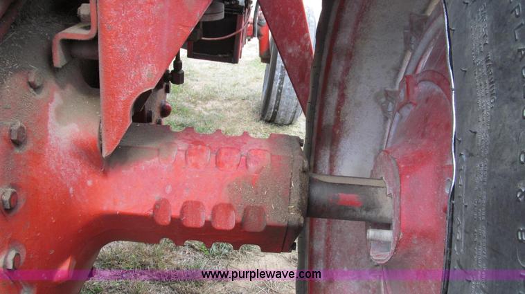 image for item G2088 1976 International 986 tractor