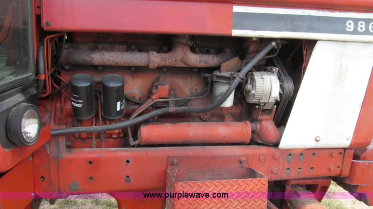image for item G2088 1976 International 986 tractor
