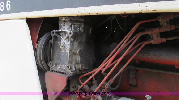 image for item G2088 1976 International 986 tractor