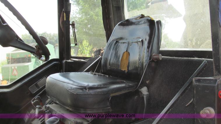 image for item G2088 1976 International 986 tractor